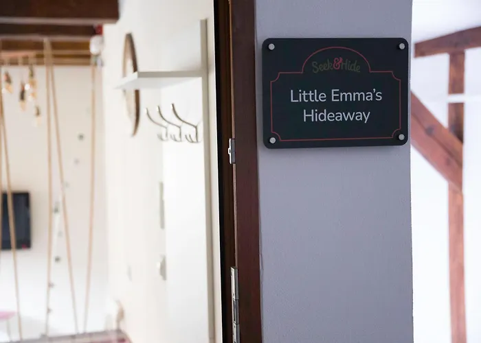 Seek And Hide - Little Emma'S Hideaway